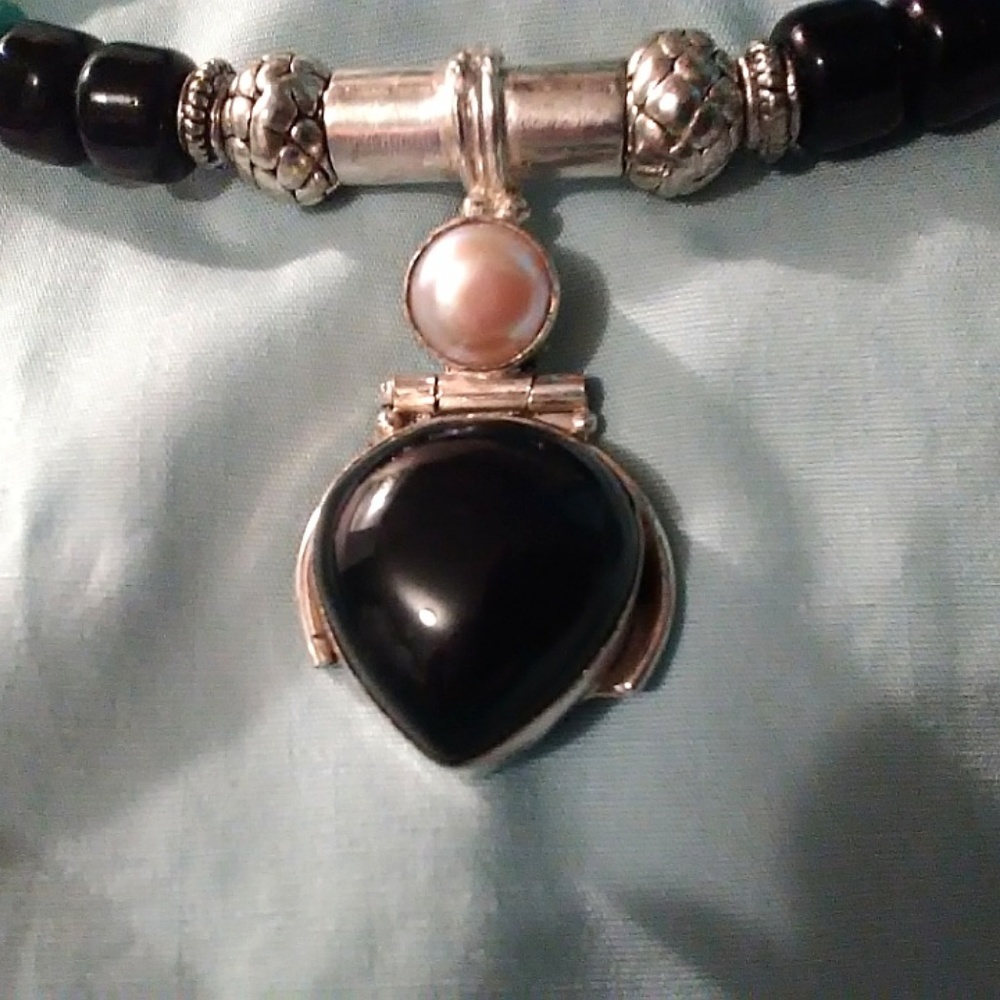 Colorful Onyx and Pearl Pendant Beaded Choker - Picture 2 of 5